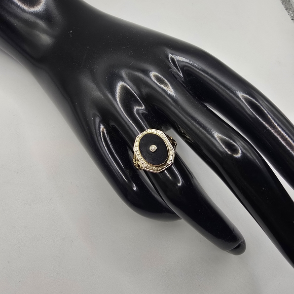 1940s Mid Century Black Onyx and Diamond 2 Tone White & Yellow Gold Ring Size 6 - Picture 3 of 10
